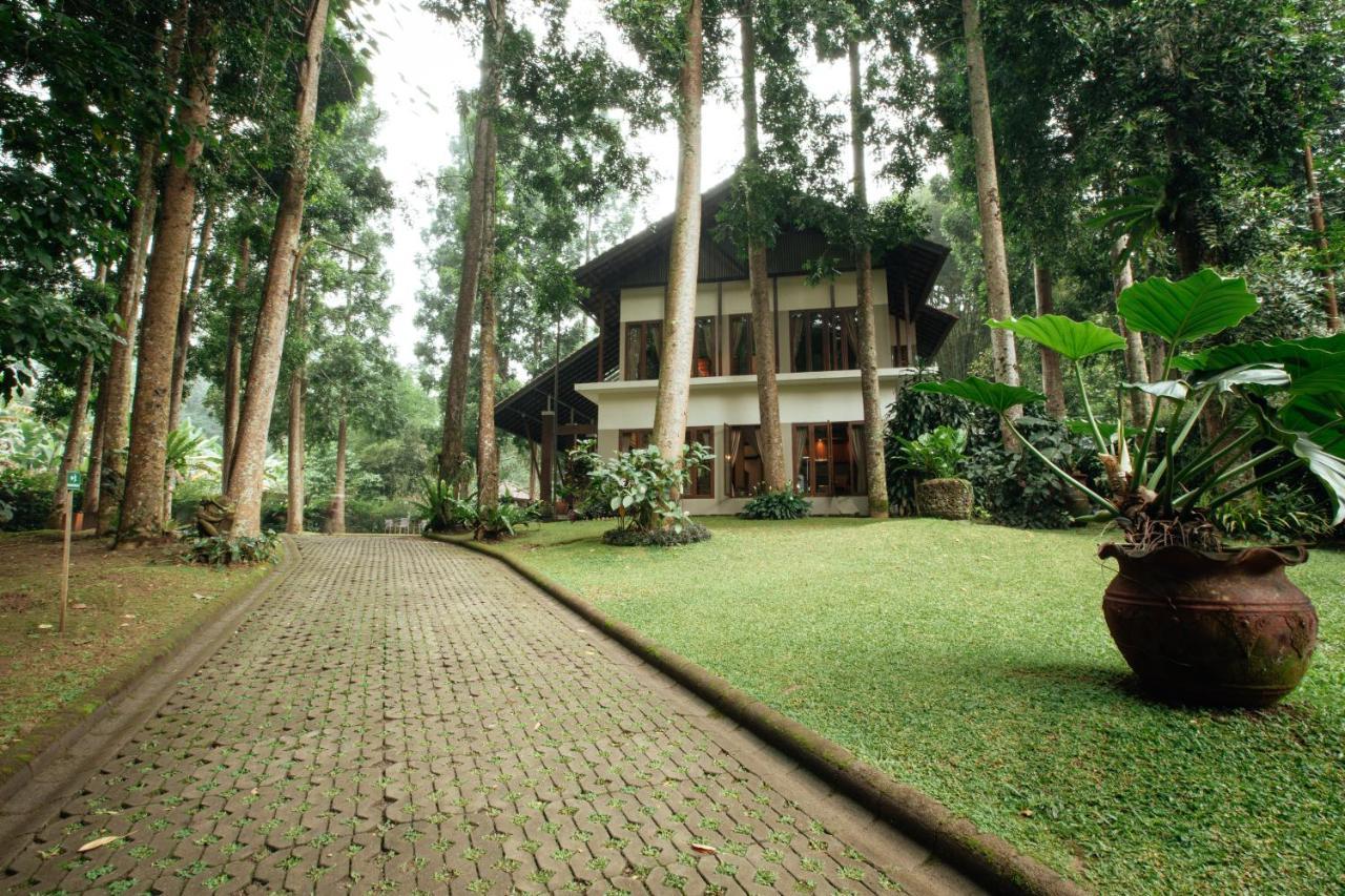 Villa Puncak By Plataran Sampal Exterior photo